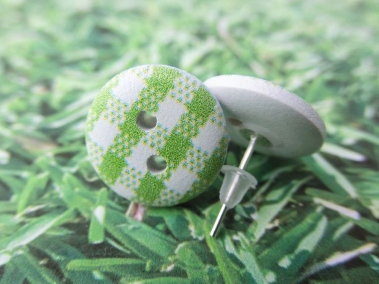 Preview: Holz Knopf Ohrstecker Karo Muster kariert grün